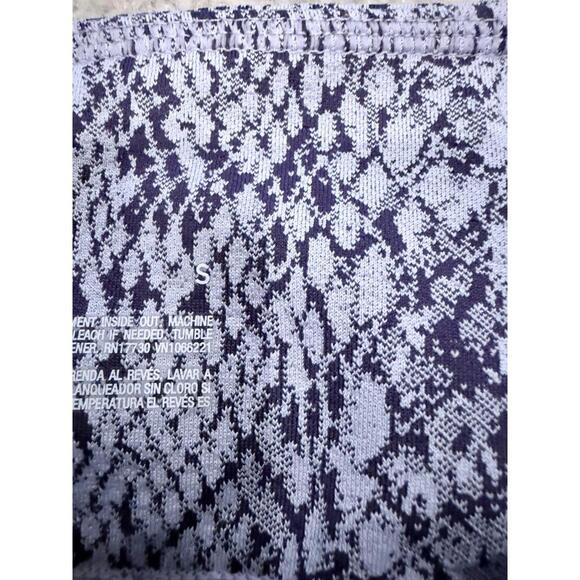 All in Motion Snakeskin Print High-Rise Leggings - Picture 7 of 10